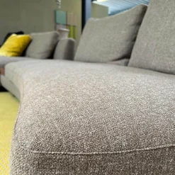 Walter Knoll Wohnlandschaften|Ecksofas|Sofagruppe Tama Living 822 Stoff Puro Mineral Grau Braun Kufen Nussbaum Geölt Inklusive Tischplatte Und Kissen