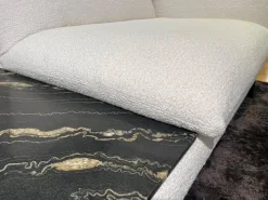 Bielefelder Werkstätten Wohnlandschaften|Sofalandschaft Heaven Stoff Queen 171 Wollweiß Weiß Metallfuß Rund Matt Schwarz Auflagetischplatte Quarzit Dunkel Mit Hocker