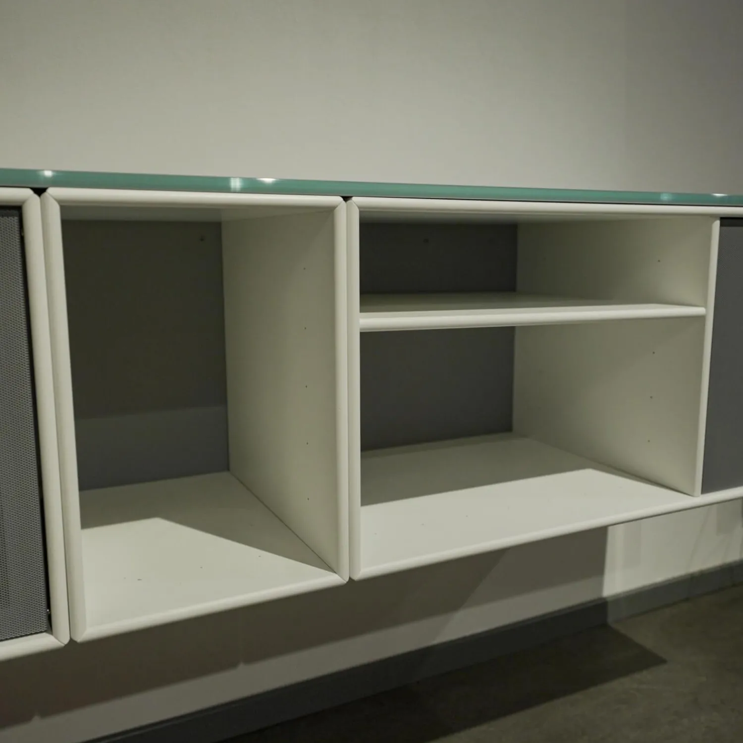 Montana Wohnwände & Tv-Lowboards|Sound Unit Lack Matt Weiß Frontfarbe Fjord Mit Abdeckplatte Glas