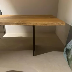 Paul Lindberg Esstische|Stammtisch Ruvio Planke Platte Eiche Wild Mitt Offenen Ästen Und Rissen Gestell Metall Bronze Lackiert