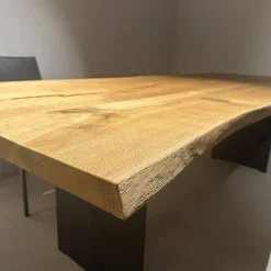 Paul Lindberg Esstische|Stammtisch Ruvio Planke Platte Eiche Wild Mitt Offenen Ästen Und Rissen Gestell Metall Bronze Lackiert