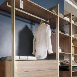 Cabinet Regale|Stangensystem Atrio Alu Goldfarbig Holzdekor Wallnuss