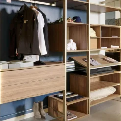 Cabinet Regale|Stangensystem Atrio Alu Goldfarbig Holzdekor Wallnuss