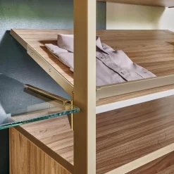 Cabinet Regale|Stangensystem Atrio Alu Goldfarbig Holzdekor Wallnuss