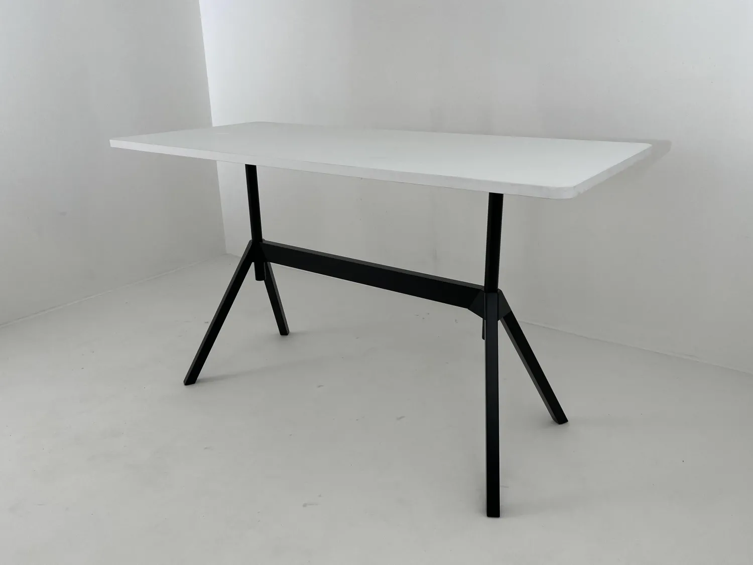 COR Schreibtische & Sekretäre|Stehtisch Level Tischplatte HPL Beschichtet Weiß mit Zargengestell