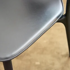 Vitra Einzelstühle|Stuhl Belleville Textil Leder Premium Schwarz Gestell Polyamid Spritzguss Tiefschwarz