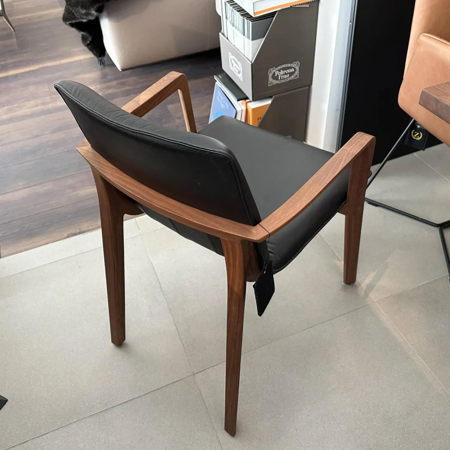 Conde House Einzelstühle|Stuhl Challenge 2911 Leder Schwarz Gestell Nussbaum Massiv