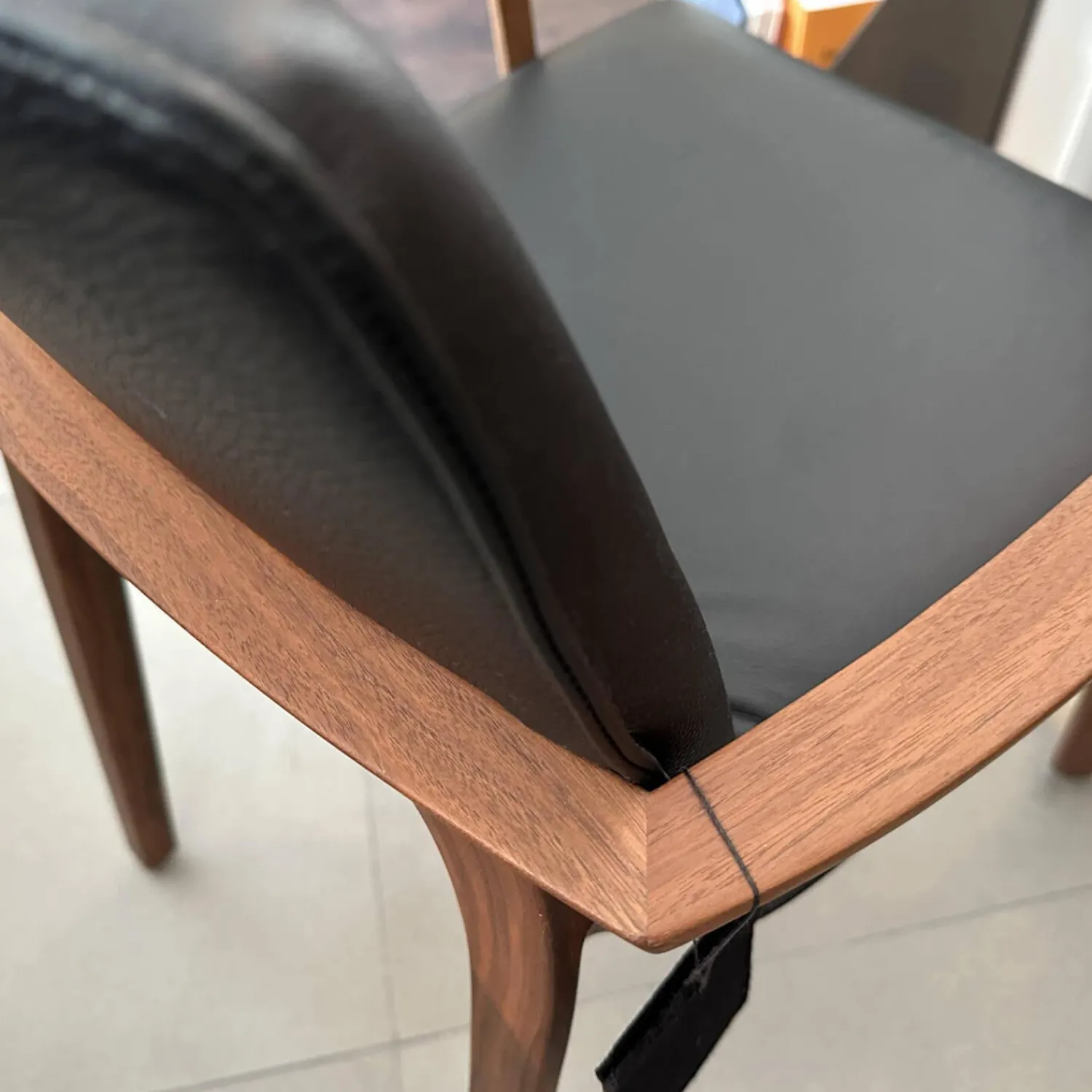 Conde House Einzelstühle|Stuhl Challenge 2911 Leder Schwarz Gestell Nussbaum Massiv