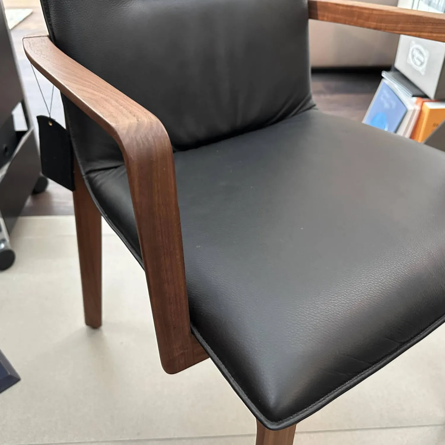 Conde House Einzelstühle|Stuhl Challenge 2911 Leder Schwarz Gestell Nussbaum Massiv