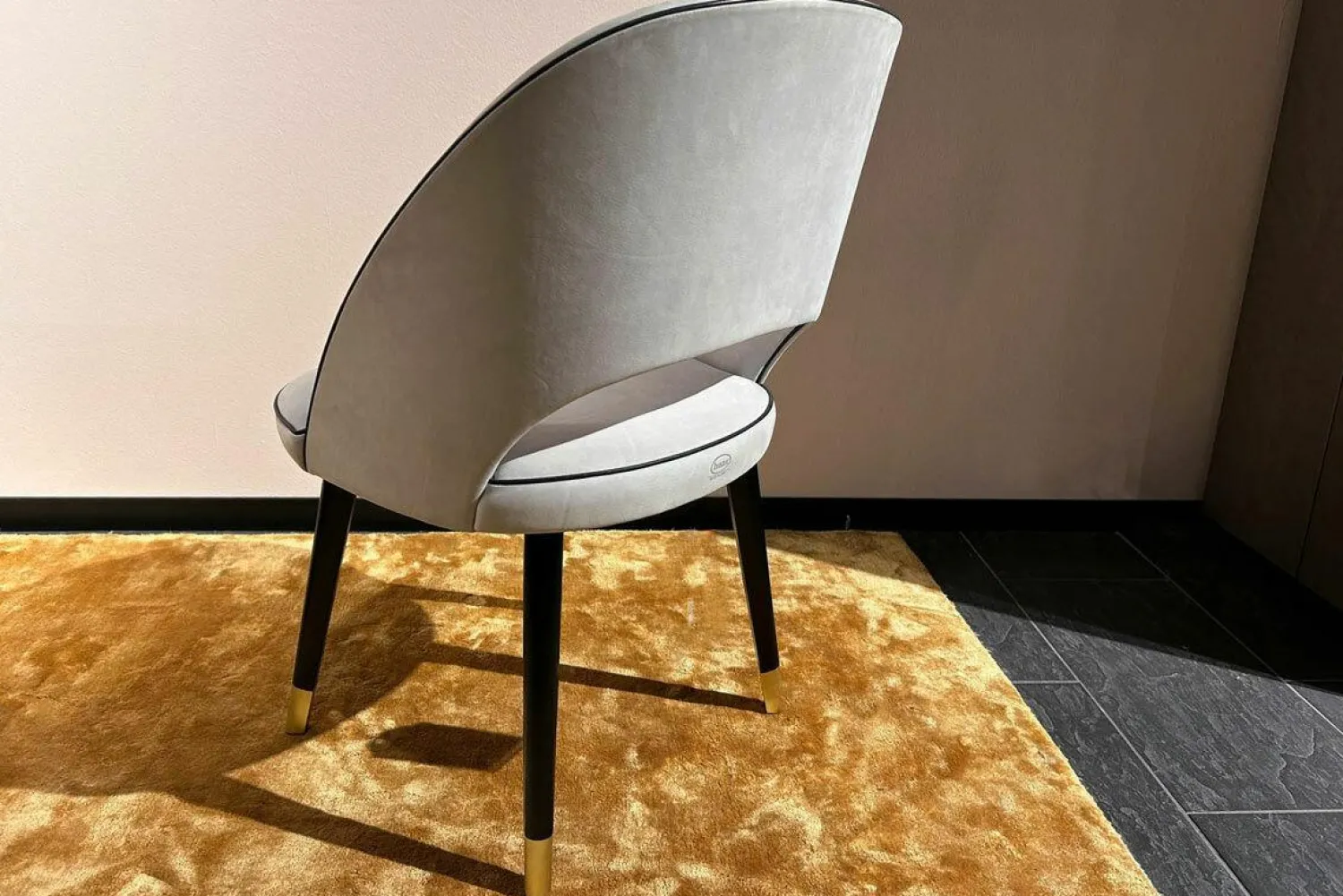 Baxter Einzelstühle|Stuhl Colette Leder Kashmir Nuage Hellgrau Gestell Buche Wenge Schwarz Gebeizt Füße Messing