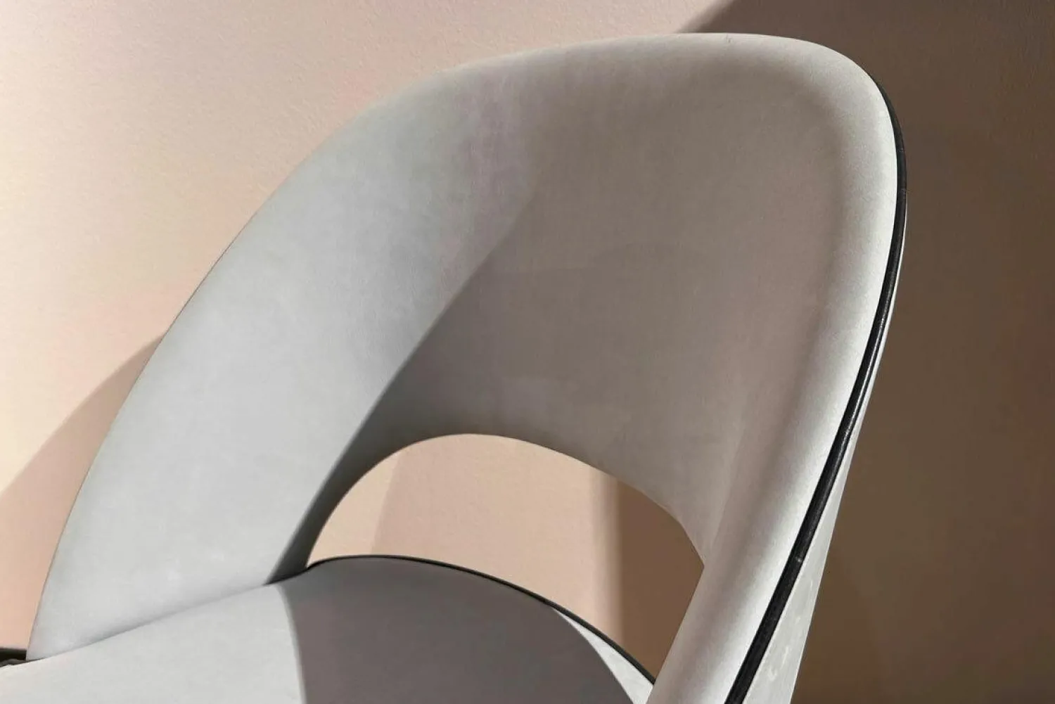 Baxter Einzelstühle|Stuhl Colette Leder Kashmir Nuage Hellgrau Gestell Buche Wenge Schwarz Gebeizt Füße Messing