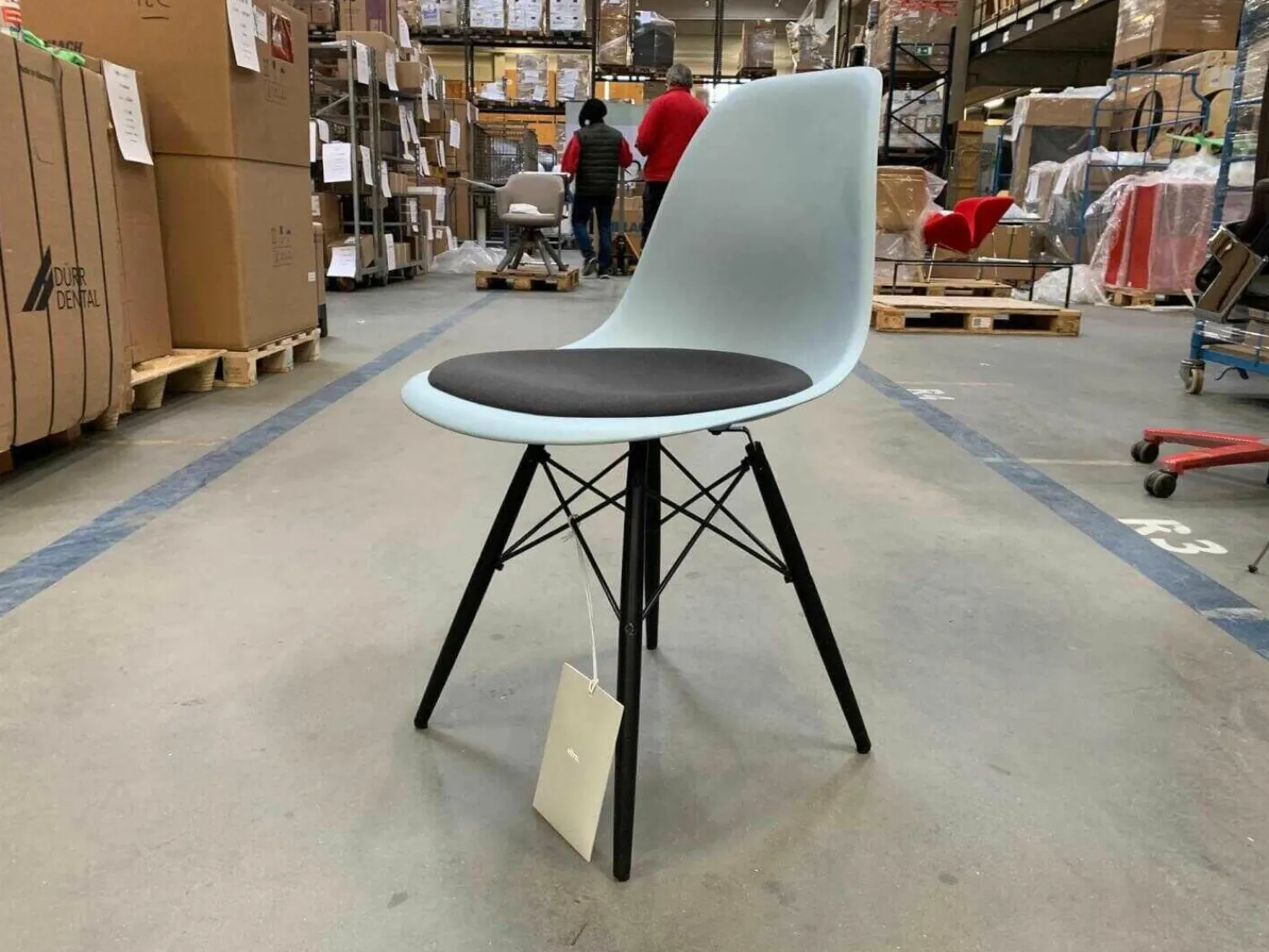 Vitra Einzelstühle|Stuhl DSW Eames Plastic Side Chair Dunkelgrau Eisgrau mit Sitzpolster