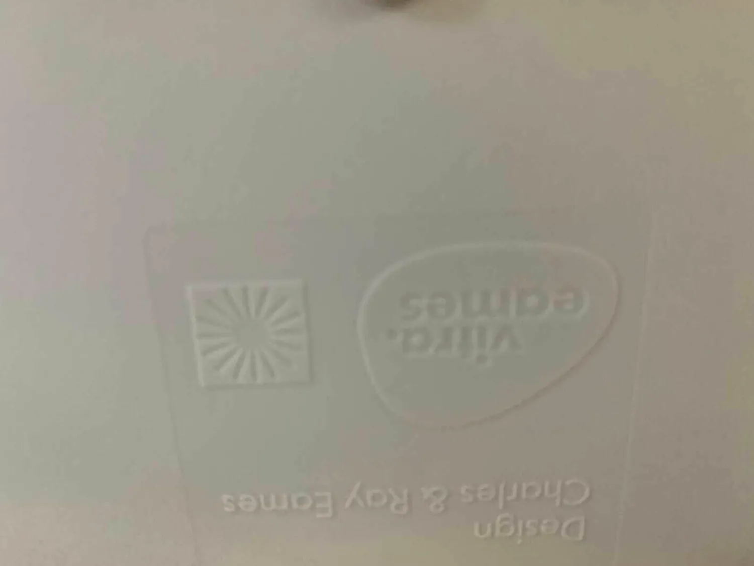 Vitra Einzelstühle|Stuhl DSW Eames Plastic Side Chair Dunkelgrau Eisgrau mit Sitzpolster