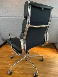 Vitra Bürostühle|Stuhl EA219 Softpad Leder Cuir Nero Schwarz Gestell Aluminium Verchromt Füße Rollen Schwarz