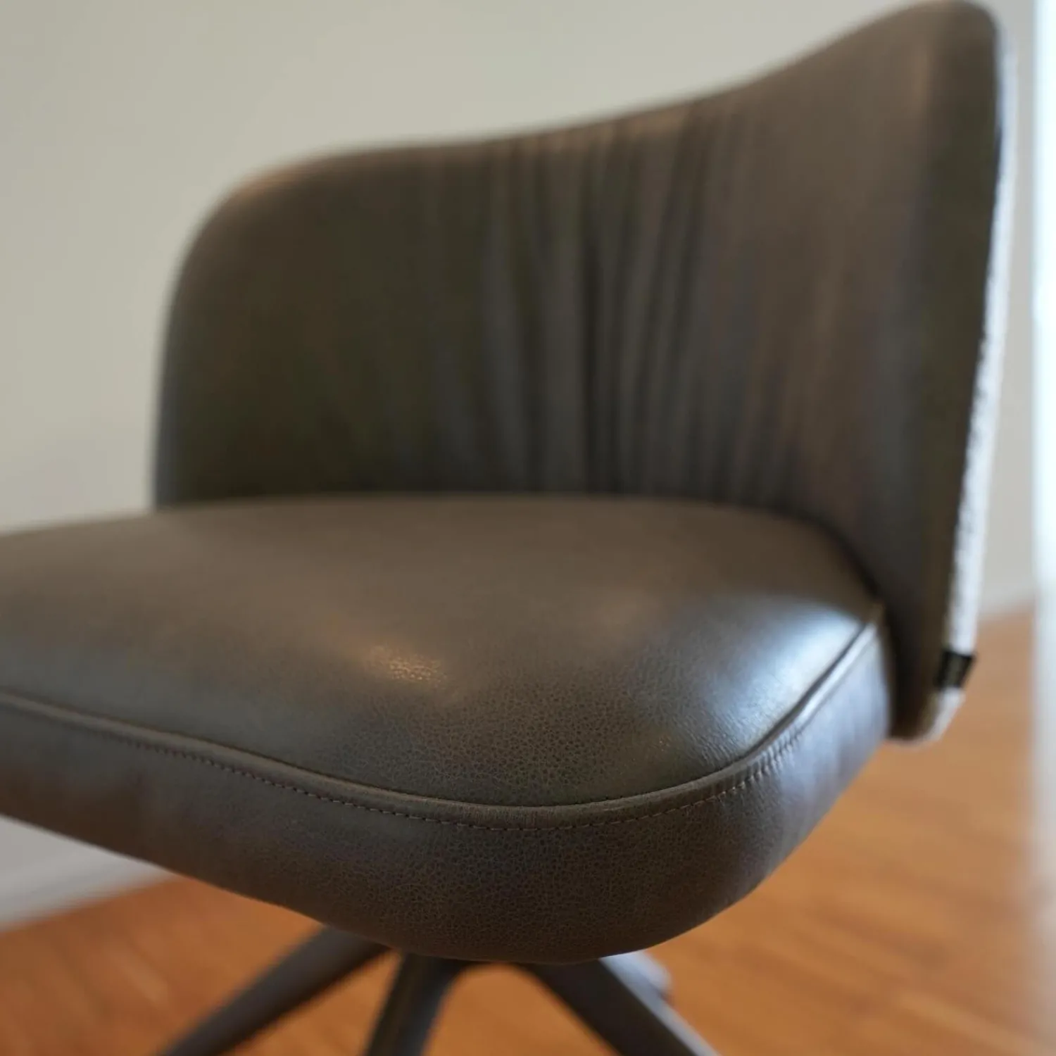 KFF Einzelstühle|Stuhl Gaia Casual V2 Stoff Ascot Toffee 2402 Leder Rawhide Dawn 352