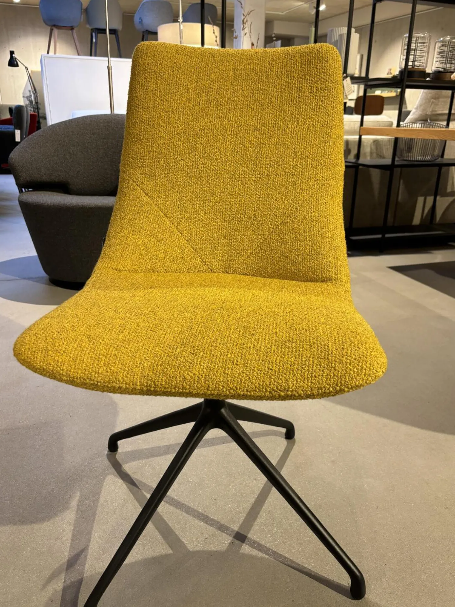 Werther Einzelstühle|Stuhl Jona Stoff Brera U 3280 Gelb Gestell Fußkreuz Schwarz Drehbar