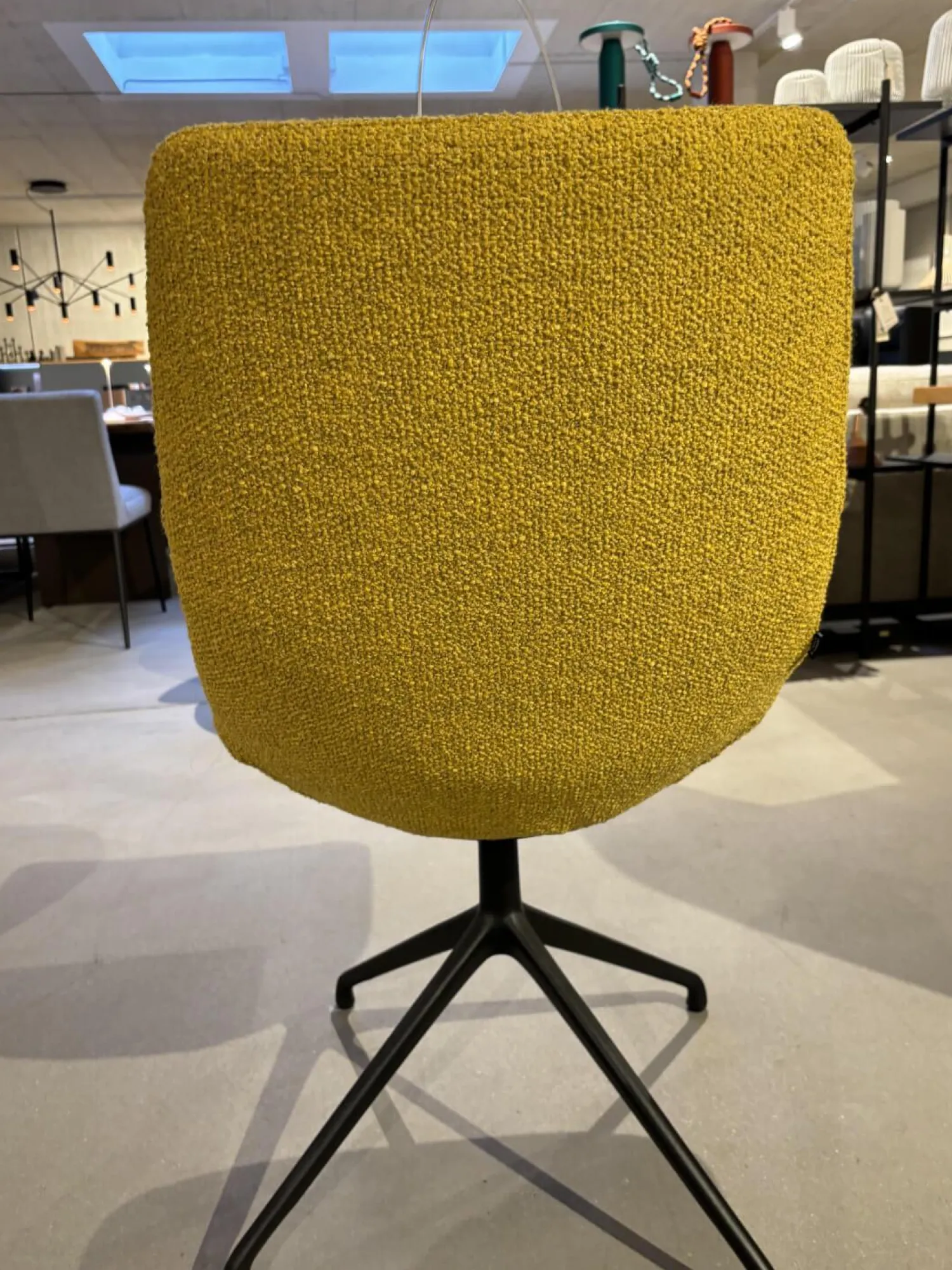 Werther Einzelstühle|Stuhl Jona Stoff Brera U 3280 Gelb Gestell Fußkreuz Schwarz Drehbar