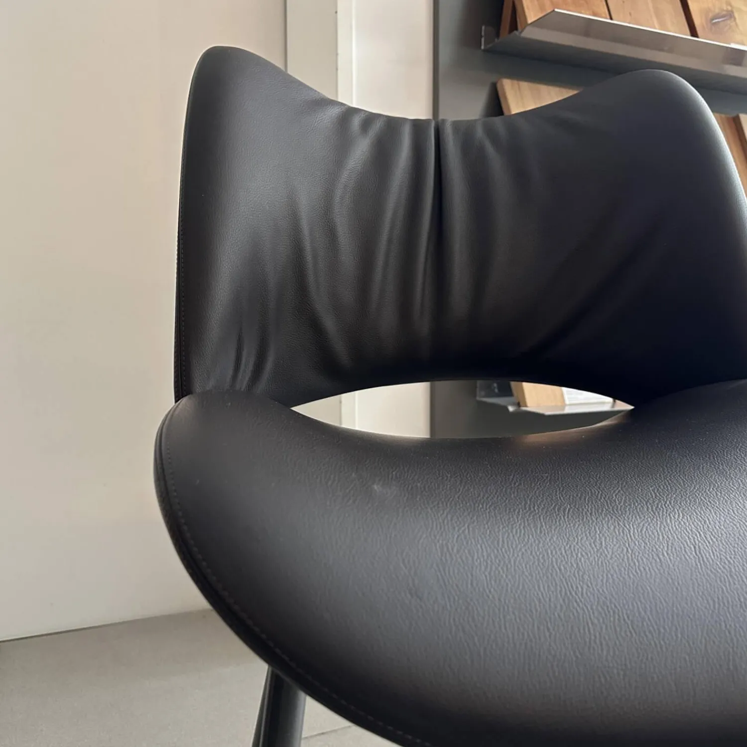 Poltrona Frau Einzelstühle|Stuhl Nice Pelle Leder 29 Ardesia Schwarz Gestell Stahl Schwarz Brüniert