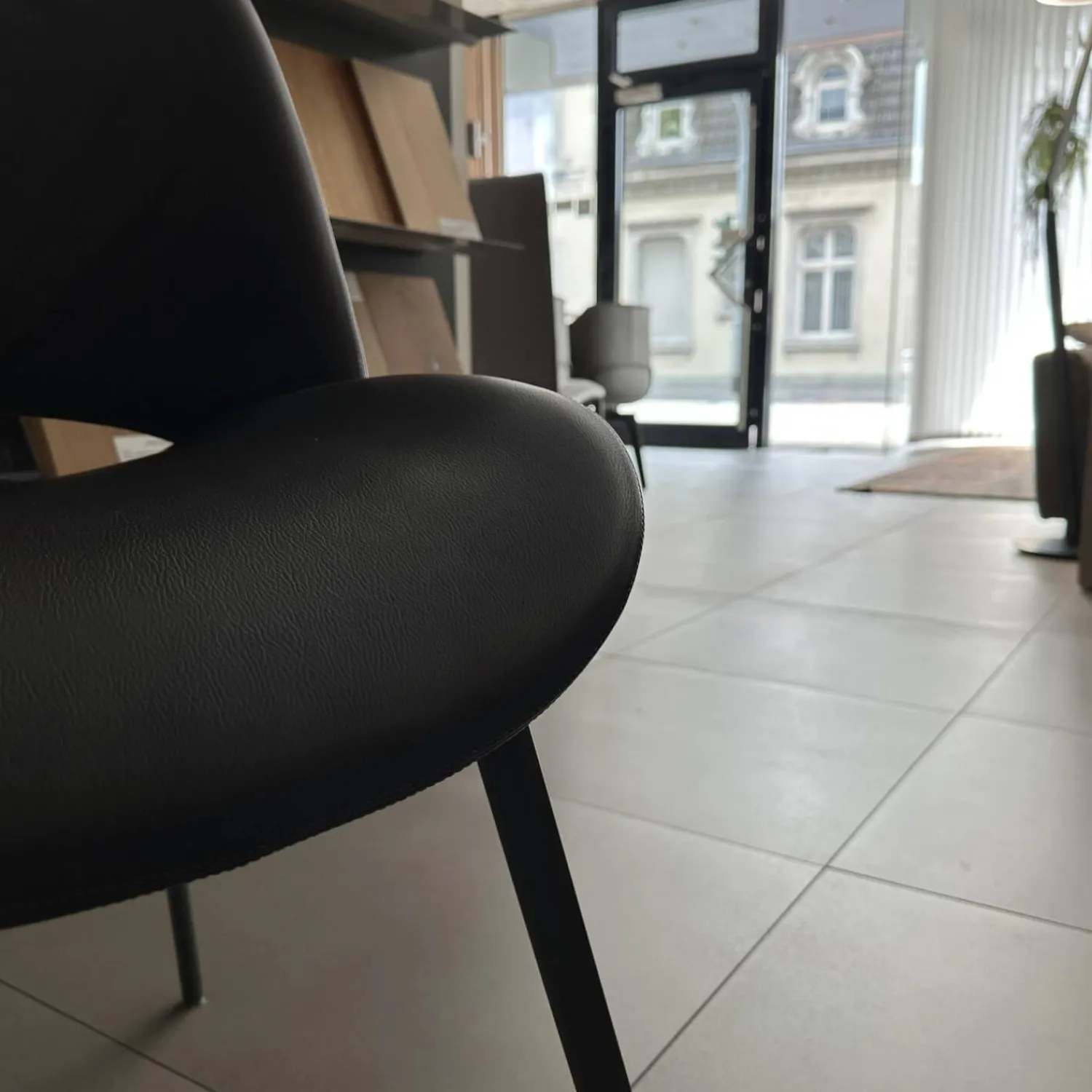 Poltrona Frau Einzelstühle|Stuhl Nice Pelle Leder 29 Ardesia Schwarz Gestell Stahl Schwarz Brüniert