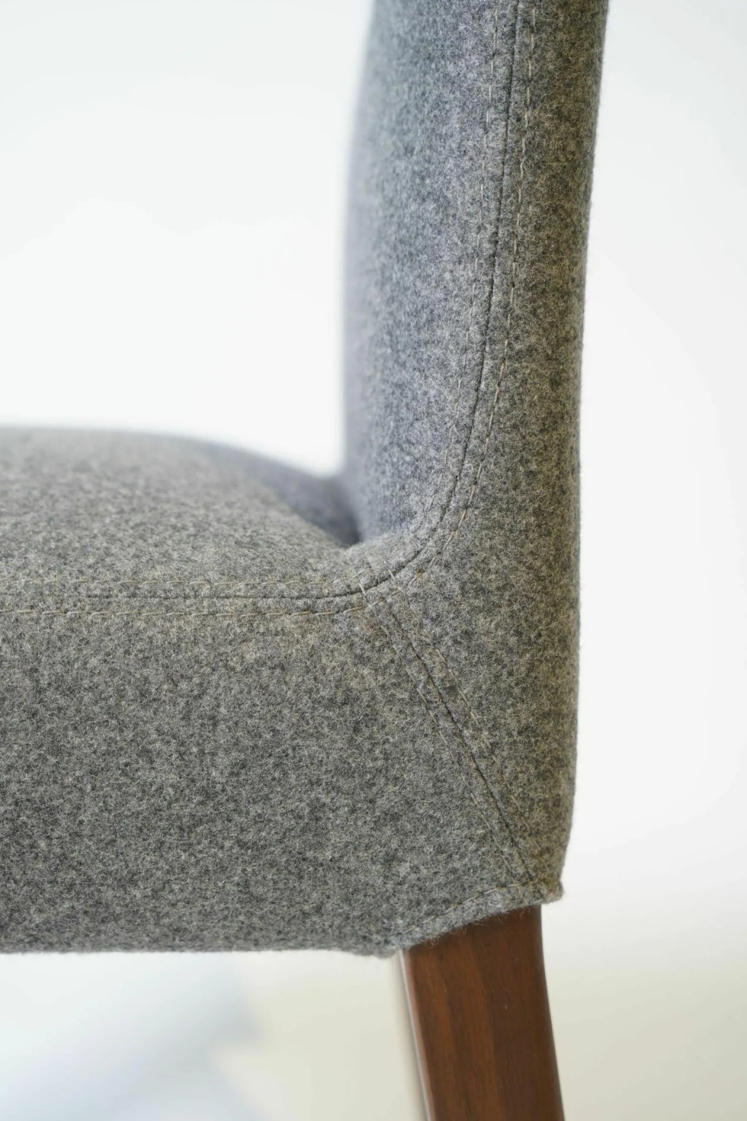 Wittmann Stuhlsets|Stuhl Nils Stoff Loden 3 Granit Grau Füße Nuss Natur Massiv