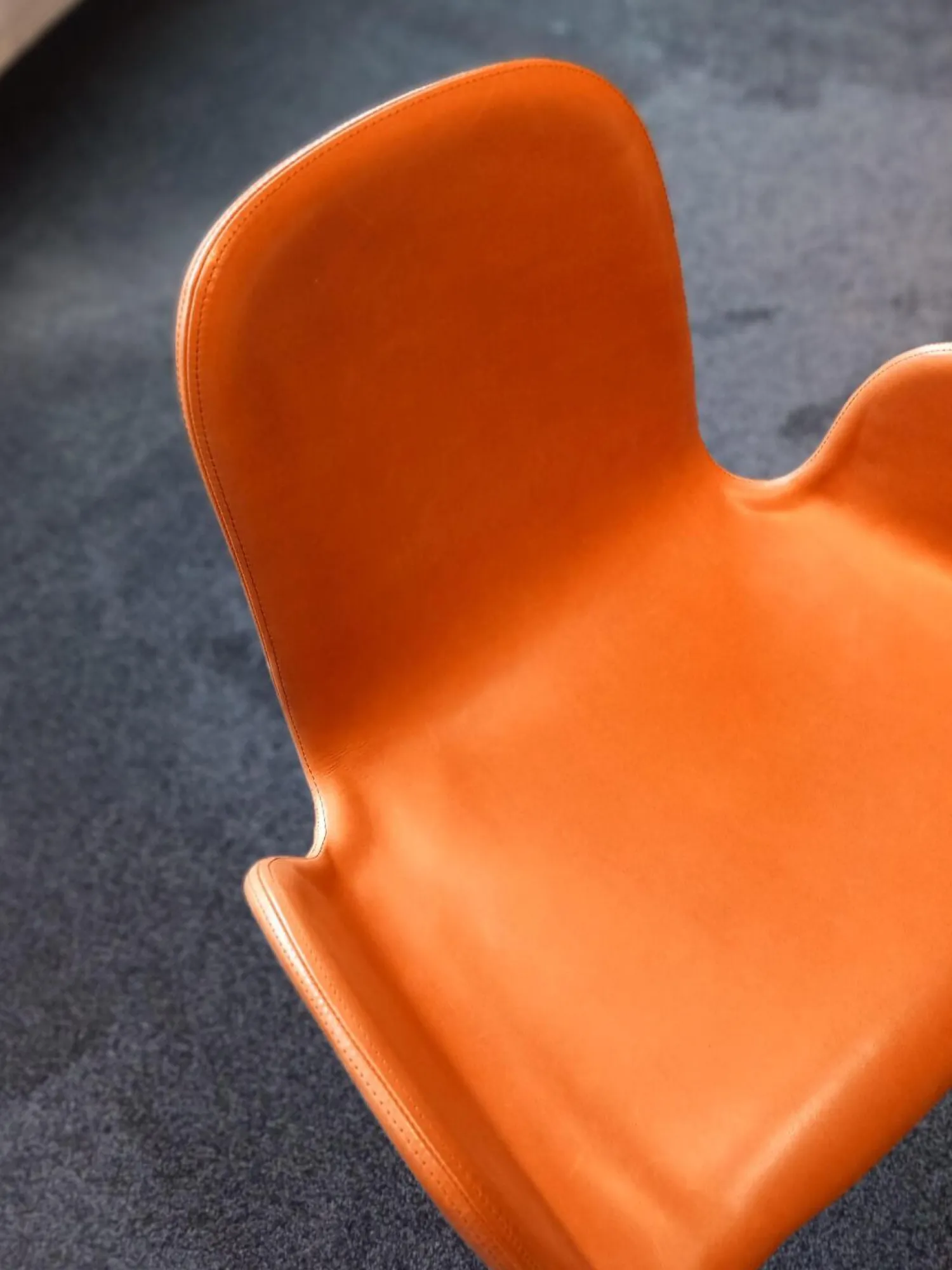 More Einzelstühle|Stuhl Pec Leder Tabak Braun mit Armlehnen