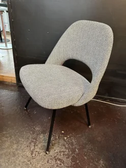 Knoll International Einzelstühle|Stuhl Saarinen Conference Stoff Kvadrat Hallingdal 126 Grau Stahlbeine Schwarz Lackiert