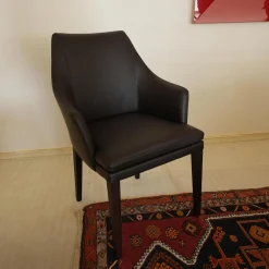 Bielefelder Werkstätten Einzelstühle|Stuhl Saloni Leder Normandie Dunkelbraun Füße Holz Dunkelbraun Mit Armlehnen