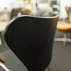 Fritz Hansen Einzelstühle|Stuhl Serie 7 Mit Armlehnen Stoff Hallingdal Schwarz Untergestell Stahlrohr Verchromt Sitzschale Esc