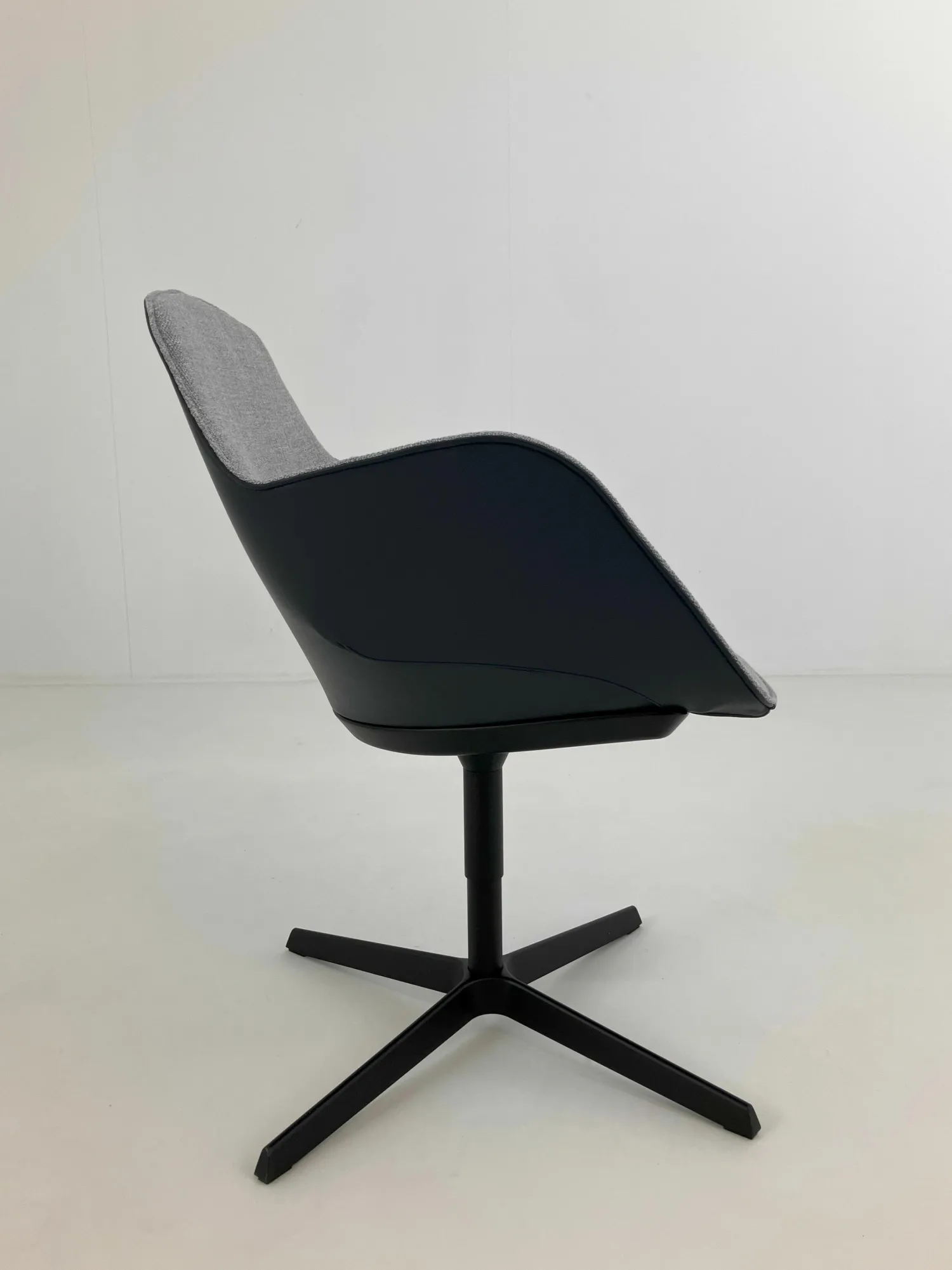 Walter Knoll Einzelstühle|Stuhl Sheru Innen Stoff Tonga Shadow Grau Außen Leder Rodeo Soft Midnight Blue Blau Gestell Metall Schwarz