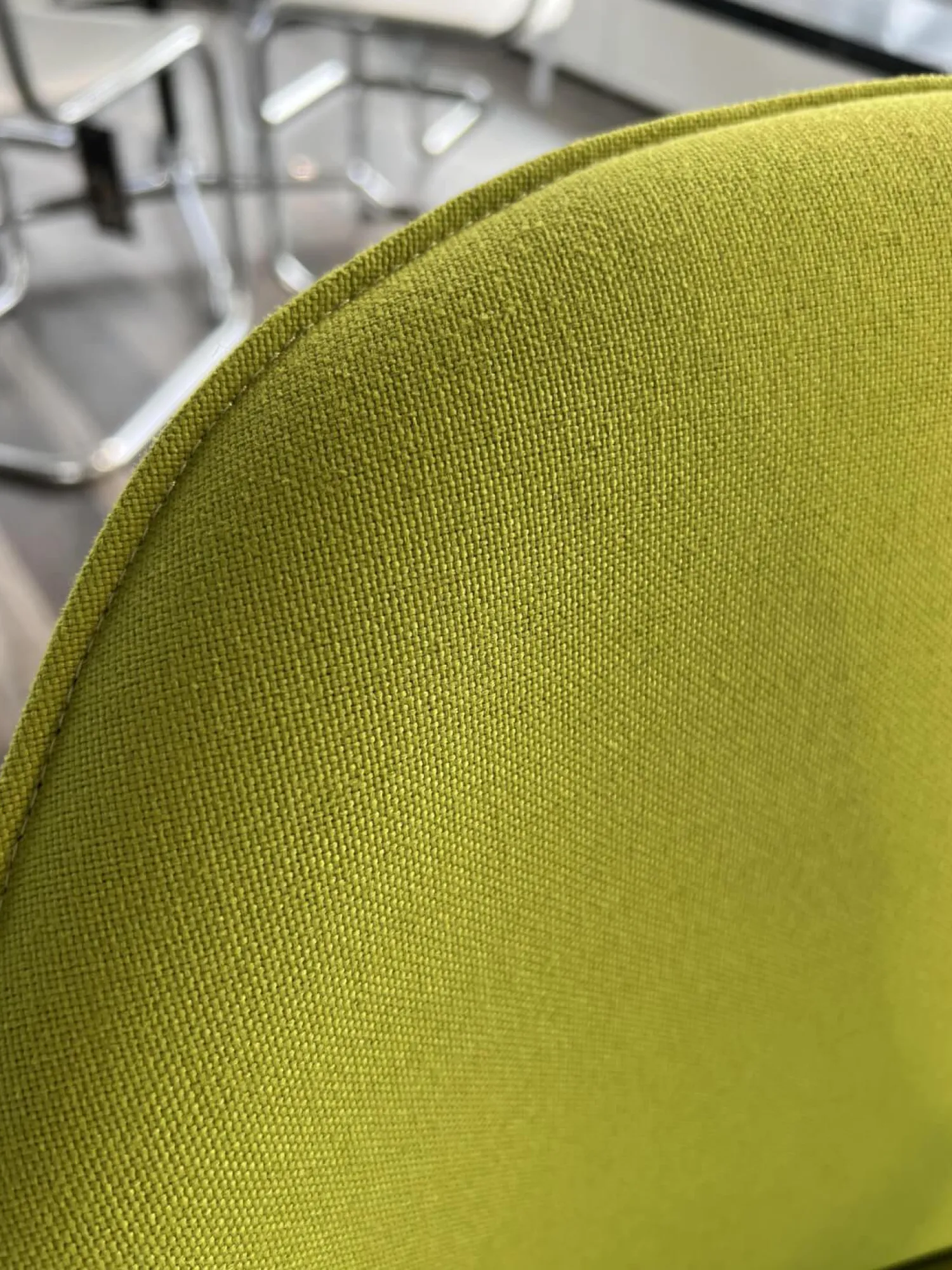 Vitra Einzelstühle|Stuhl Softshell Chair Plano Stoff Avocado Grün Vierbein-Untergestell Chocolate Schwarz