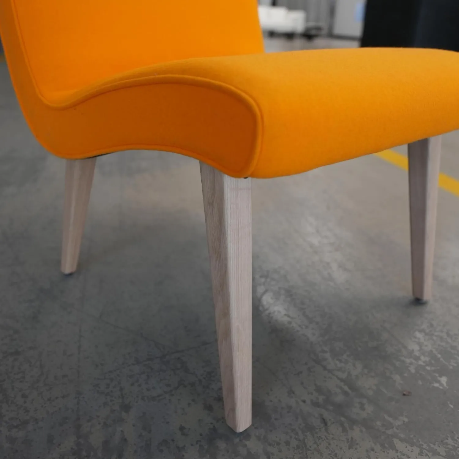 Walter Knoll Einzelstühle|Stuhl Vostra Wood Bezug Divina 3 Farbe 426 Papaya Gestell Eiche Weiß Pigmentiert Geölt