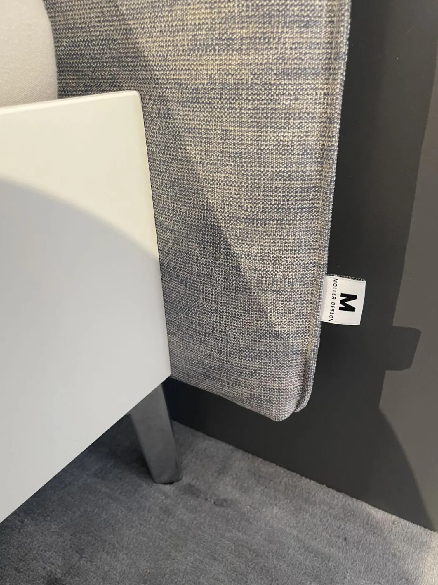 Möller Design Polsterbetten|Systembett MD13 Stoff Maple 742 Grau Meliert Rahmen Lack Matt Weiß 003 Füße Metall NQ Aluminium ohne Rost ohne Matratzen