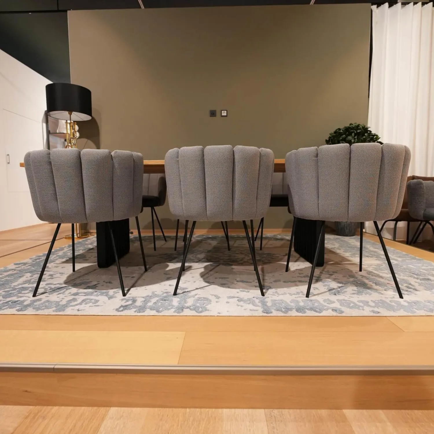 Domaniecki Teppiche|Teppich Disha Schurwolle Pflanzenfasern Stoff Ascot Creme Weiß Hellblau Handgeknüpft Ohne Tisch Sowie Ohne Stühle