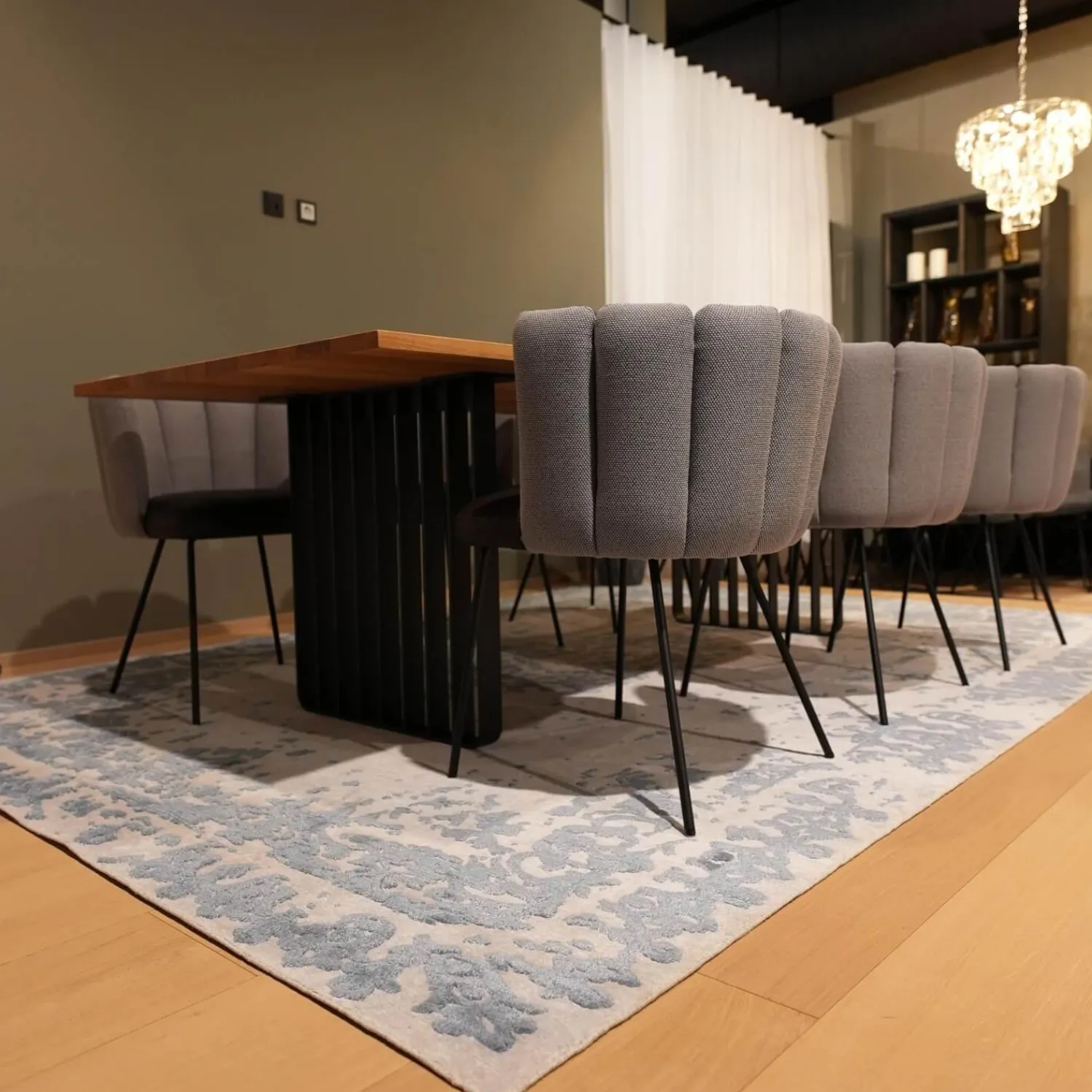 Domaniecki Teppiche|Teppich Disha Schurwolle Pflanzenfasern Stoff Ascot Creme Weiß Hellblau Handgeknüpft Ohne Tisch Sowie Ohne Stühle