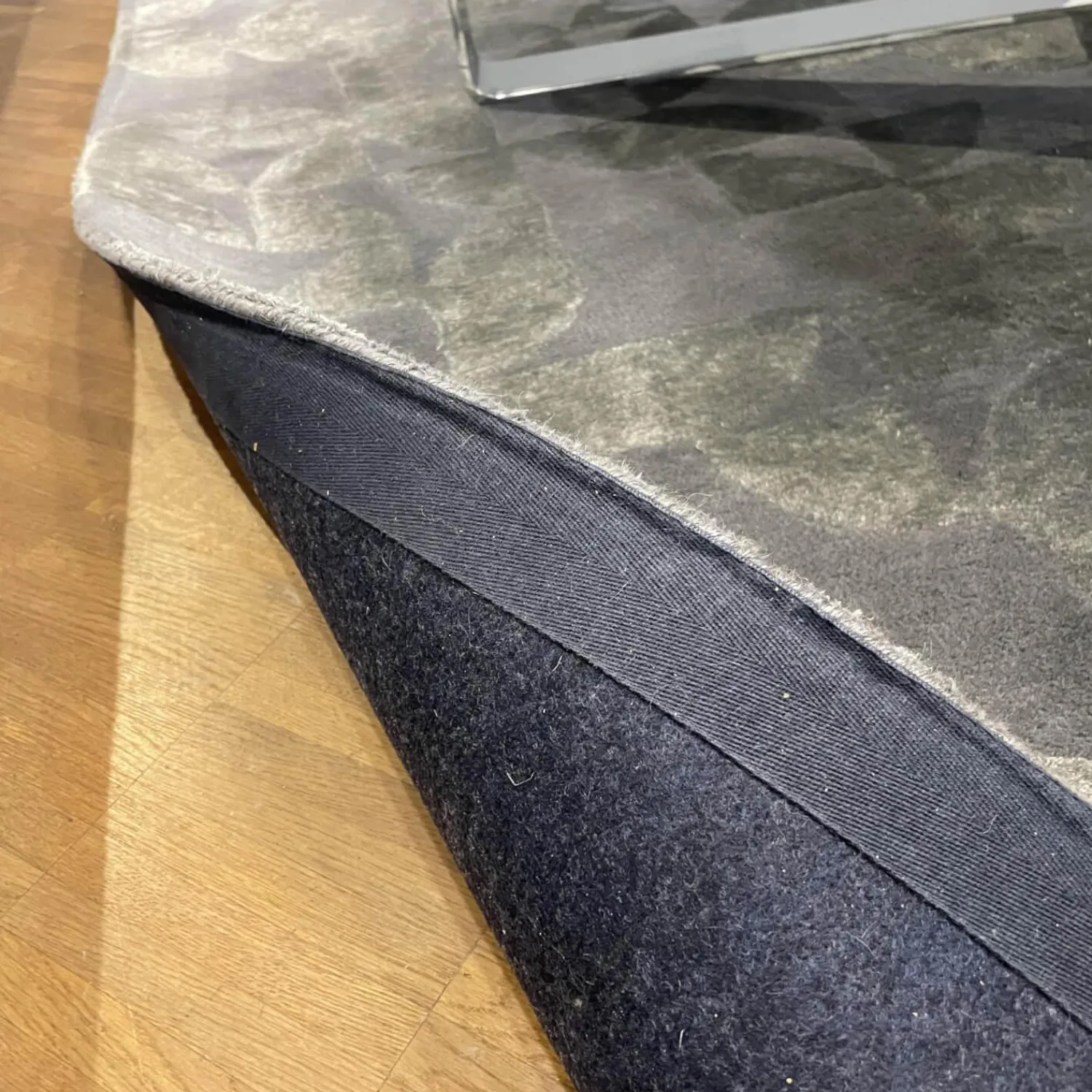 Kymo Teppiche|Teppich Obsidian In Verschiedenen Grautönen Aus Neuseelandwolle Tencel Handgetuftet