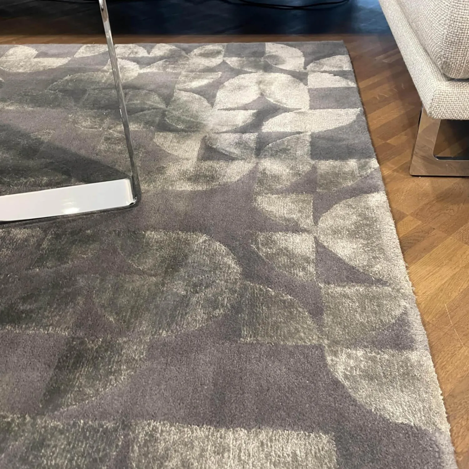 Kymo Teppiche|Teppich Obsidian In Verschiedenen Grautönen Aus Neuseelandwolle Tencel Handgetuftet