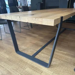 Janua Esstische|Tisch BB11 Clamp Platte Eiche Altholz Natur Geölt Füße RAL 9005 Tiefschwarz Schwarz Pulverbeschichtet