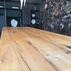 Janua Esstische|Tisch BB11 Clamp Platte Eiche Altholz Natur Geölt Füße RAL 9005 Tiefschwarz Schwarz Pulverbeschichtet