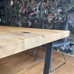 Janua Esstische|Tisch BB11 Clamp Platte Eiche Altholz Natur Geölt Füße RAL 9005 Tiefschwarz Schwarz Pulverbeschichtet