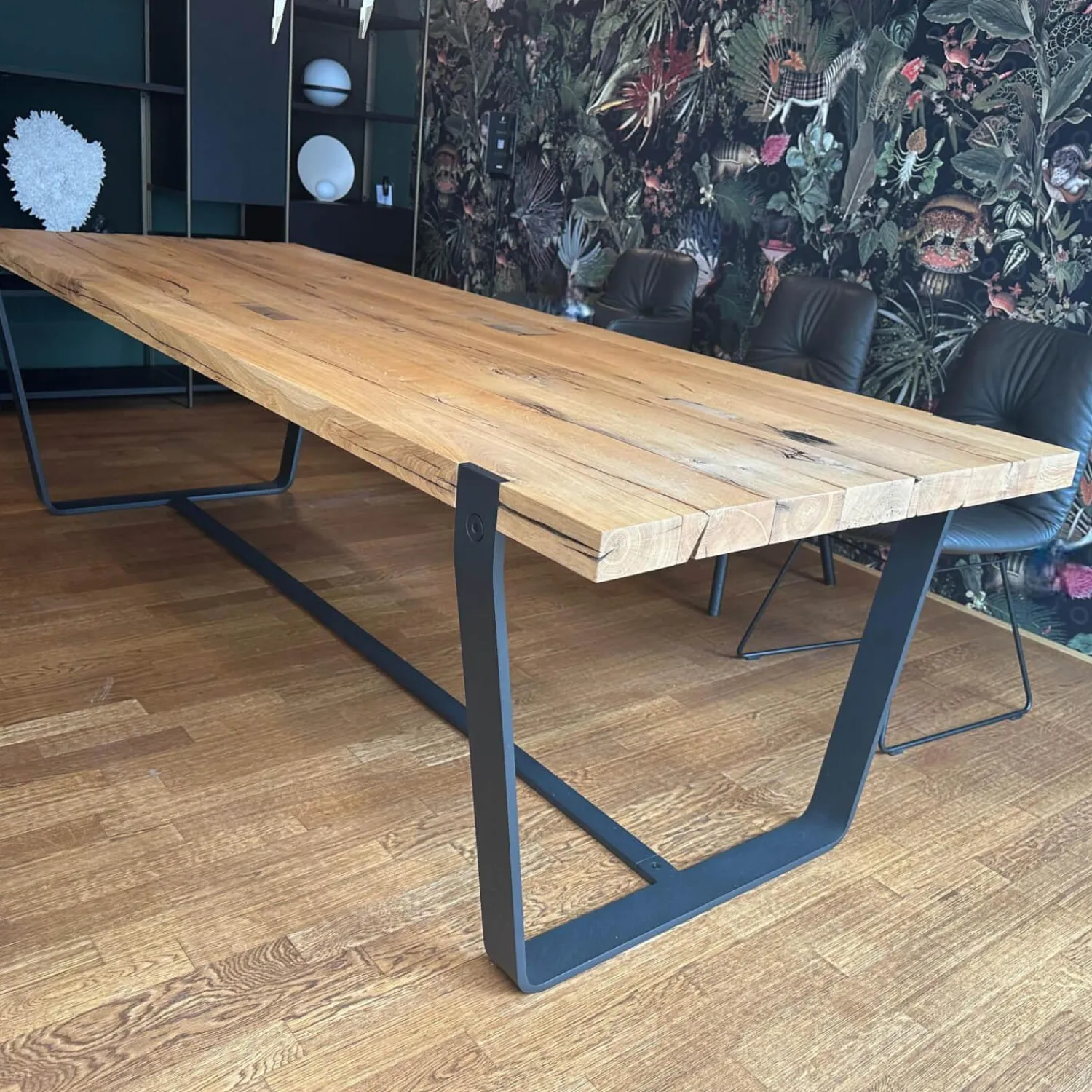 Janua Esstische|Tisch BB11 Clamp Platte Eiche Altholz Natur Geölt Füße RAL 9005 Tiefschwarz Schwarz Pulverbeschichtet