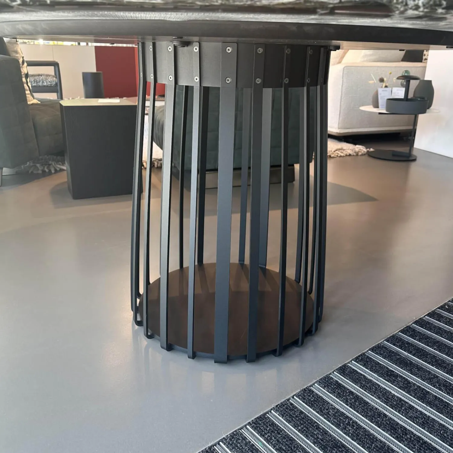 Janua Esstische|Tisch BC 07 Basket Platte Stein Verde Lepanto Schwarz Weiß Rund Streben Tiefschwarz Schwarz