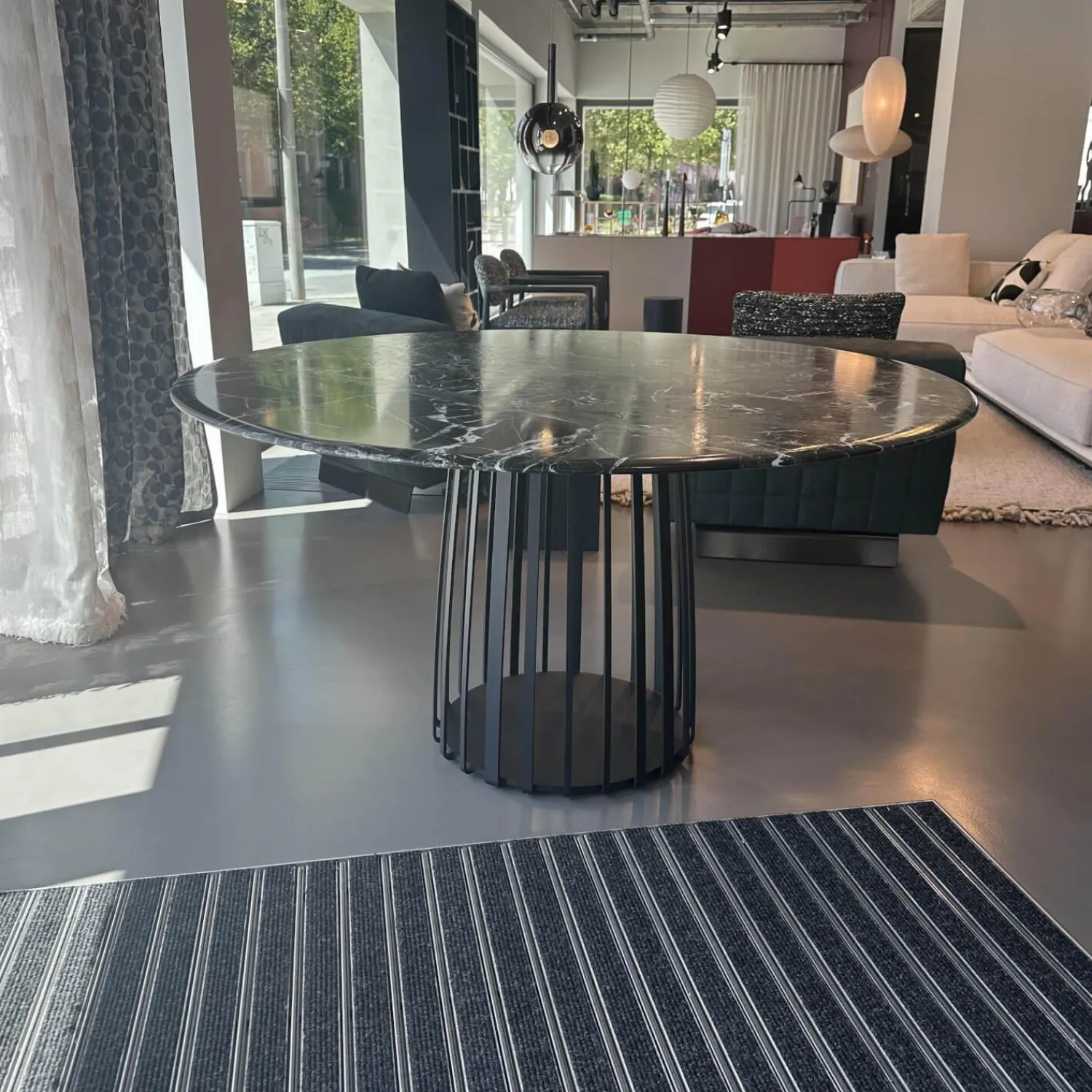 Janua Esstische|Tisch BC 07 Basket Platte Stein Verde Lepanto Schwarz Weiß Rund Streben Tiefschwarz Schwarz