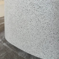 Studio by Mobimex Esstische|Tisch Bridge Platte Eiche Rohholzeffekt Lackiert Untergestell Beton Creme