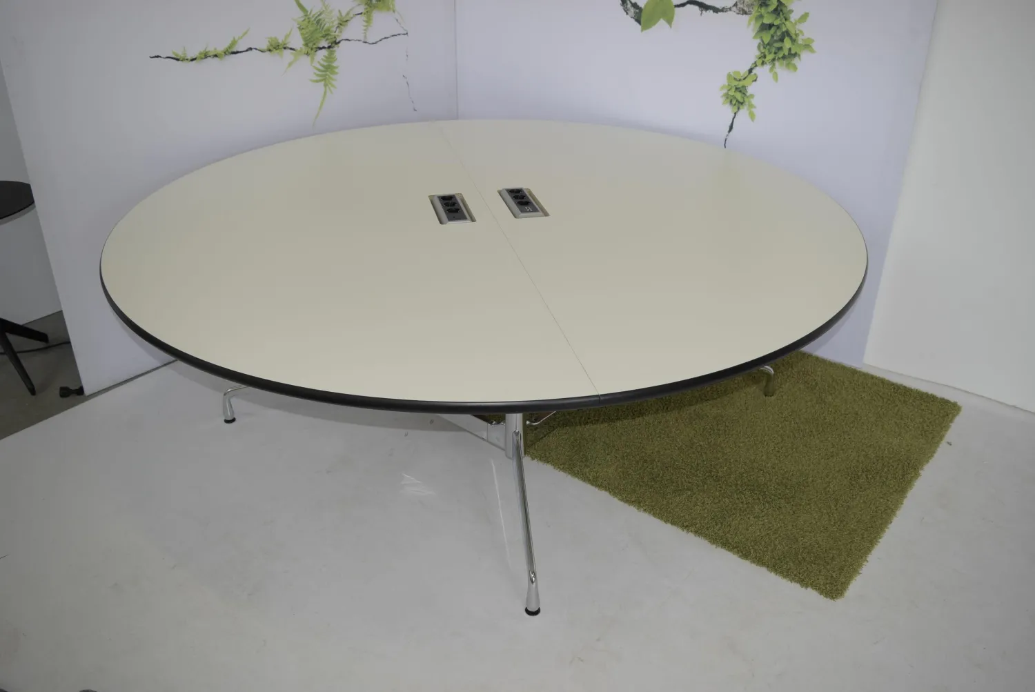 Vitra Schreibtische & Sekretäre|Esstische|Tisch Eames Segmented Table Hartbelag Weiß Kunststoffkante Schwarz Gestell Chrom