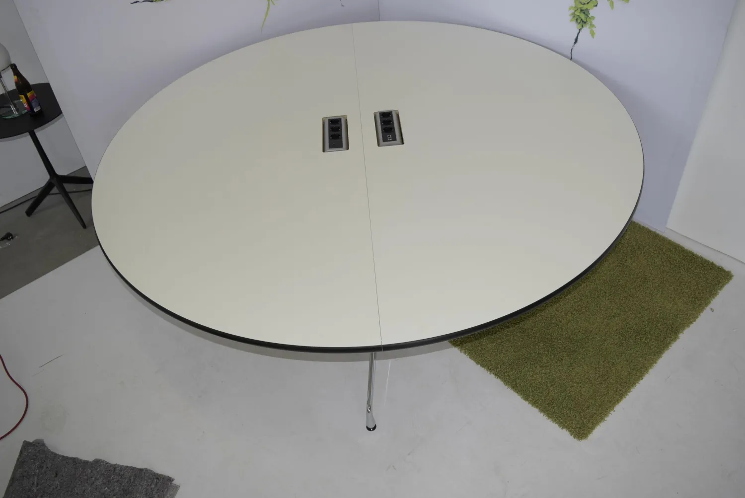 Vitra Schreibtische & Sekretäre|Esstische|Tisch Eames Segmented Table Hartbelag Weiß Kunststoffkante Schwarz Gestell Chrom