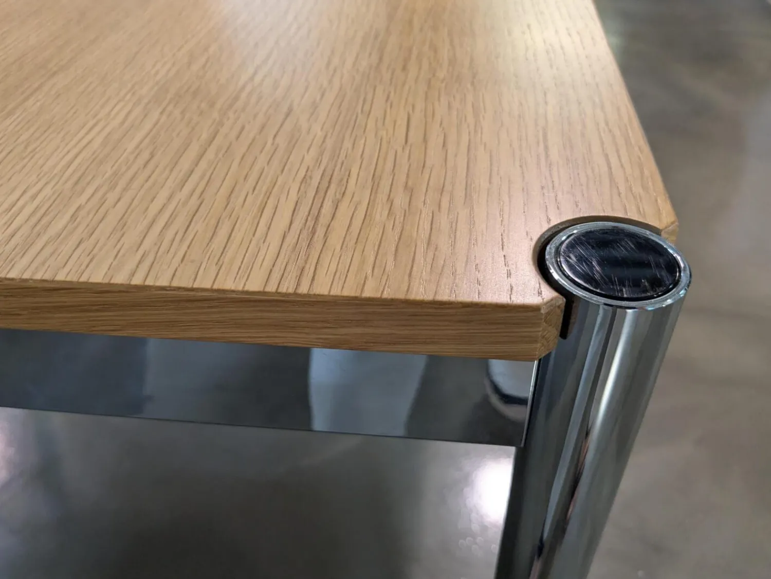 USM Haller Esstische|Tisch Eiche Natur Lackiert Tischplatte Furniert Gestell Metall Verchromt