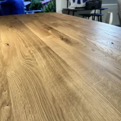 Raum.Freunde Esstische|Tisch Eldur 8360041 S Platte Eiche Massiv Gestell Metall Stahlwange Schwarz Bootsform