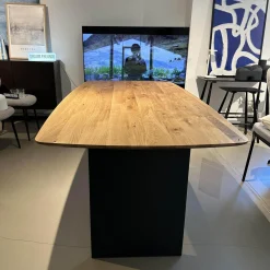 Raum.Freunde Esstische|Tisch Eldur 8360041 S Platte Eiche Massiv Gestell Metall Stahlwange Schwarz Bootsform