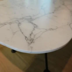 Knoll International Esstische|Tisch Grasshopper Platte Marmor Statuarietto Gloss Finish Weiß Gestell Stahl Schwarz