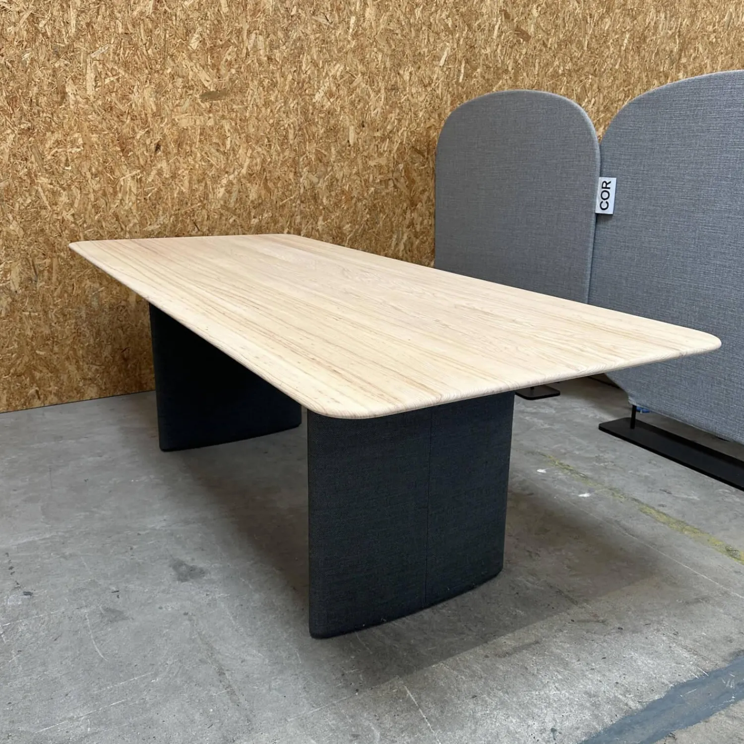 COR Esstische|Tisch Ipa Platte Esche Natur Gestell Grau Mit Stoff Bezogen
